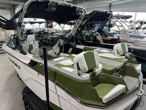 2024 MasterCraft XT22 T