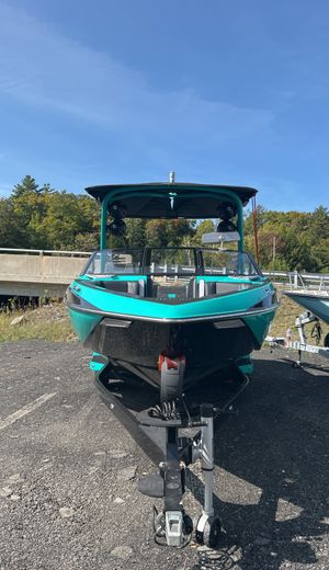 2023 Malibu 23 LSV