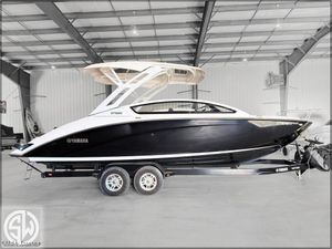 2022 Yamaha 275SD Luxury Day Boat