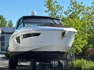 2023 Cruisers Yachts 38 GLS