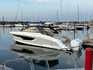 2024 Cruisers Yachts 42 GLS Outboard