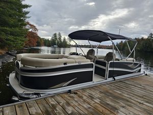 2017 Premier PREMIER 230 INTRIGUE- LOW HOURS