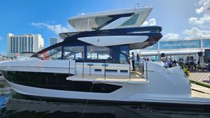 2026 Cruisers Yachts 57 FLY