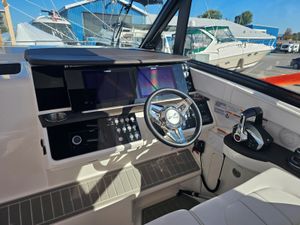 2023 Sea Ray 320 Sundancer for sale in Belleville, ON, photo 12