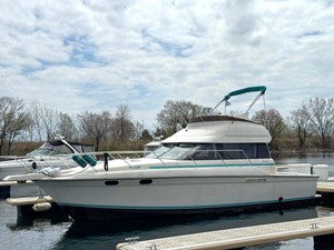1990 Silverton 37C flybridge