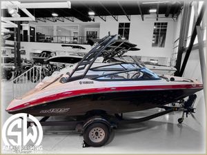 2025 Yamaha AR195