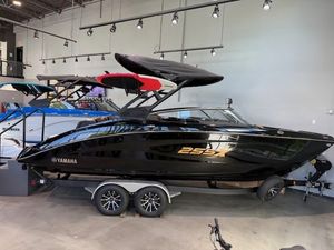 2025 Yamaha 255XD DEMO - Freight, PDI, Assembly inluded