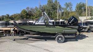 2025 Smoker Craft Adventure 188 DC Pro Contour Suzuki DF175
