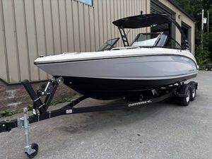 2025 Chaparral 23 SSI