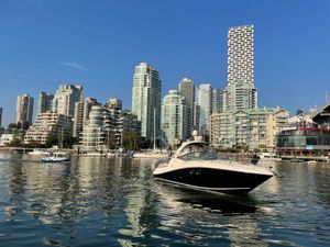 2013 Sea Ray 330 Sundancer