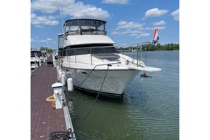 1995 Bayliner 4587
