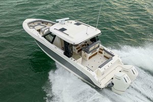 2024 Boston Whaler 380 Realm