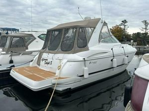 2001 Cruisers Yachts 3672 Express