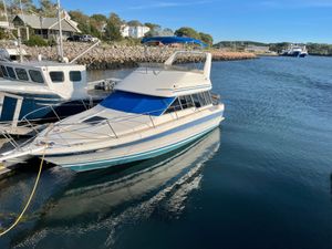 1988 Bayliner 2958 Command Bridge