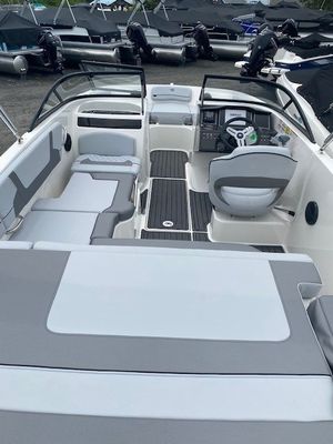 2025 Bayliner VR5