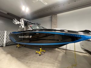2018 MasterCraft XT22