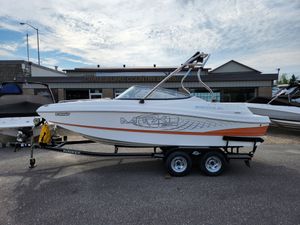 2009 Rinker 210 MTX Cuddy