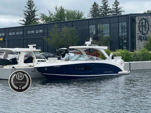 2025 Regal 33 OBX