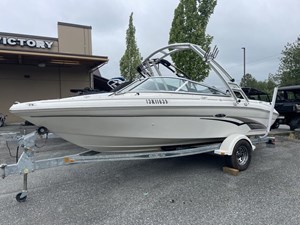 2003 Sea Ray 185 br