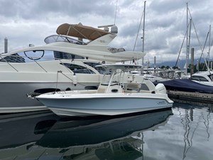 2021 Boston Whaler 230 Outrage