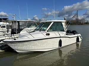2016 Boston Whaler 285 Conquest