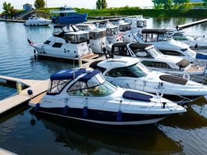 2005 Four Winns 378