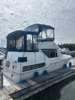 1992 Carver Command Bridge