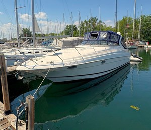 2005 Regal 3560 Commodore