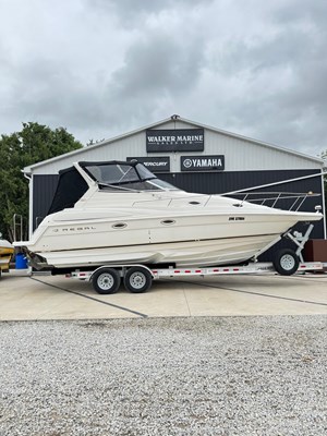 2001 Regal 2760 Commodore