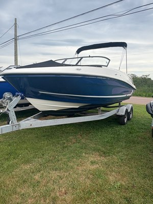 2024 Bayliner 2022  VR5 Blue Hull Sides (White Bottom) - 200hp