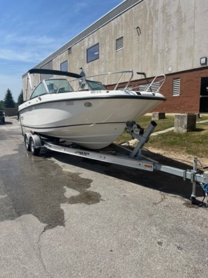 2014 Boston Whaler 230 Vantage