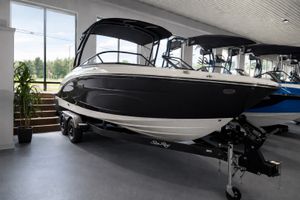 2025 Sea Ray SPX 210