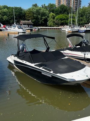 2018 Glastron GTD 200