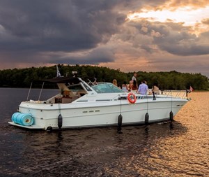 1988 Sea Ray 390 Express Cruiser