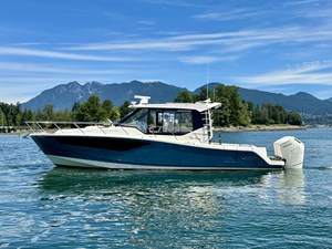 2023 Boston Whaler 405 Conquest Pilothouse