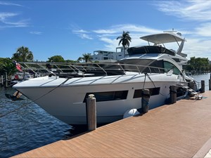 2017 Cruisers Yachts 60 Cantius Flybridge