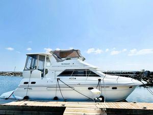 1997 Cruisers Yachts 3650 Aft Cabin