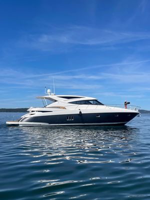 2013 Riviera 5800 Sport Yacht