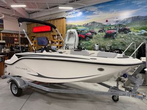 2025 Bayliner M15