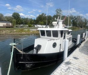 32' x 11'6 PUSH TUG POWERED BY DETROIT DIESEL 1985