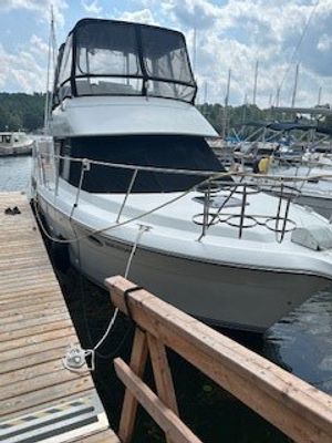1993 Carver 300 Aft Cabin Fly Bridge