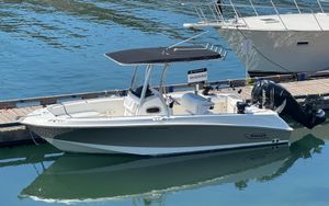 2014 Boston Whaler 220 Outrage