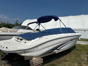 2003 Sea Ray 220 Select