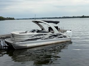 2021 Bennington R 23 Swingback - 23RSBWASD