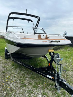 Starcraft SVX 230 I/O - THIS BOAT IS JAMMED 2023
