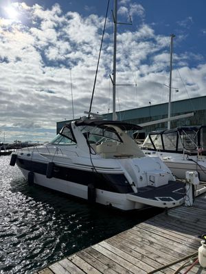 2001 Cruisers Yachts 3870 Express