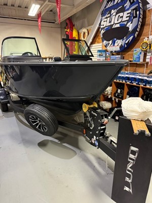 2026 Lund 1875 Fisherman