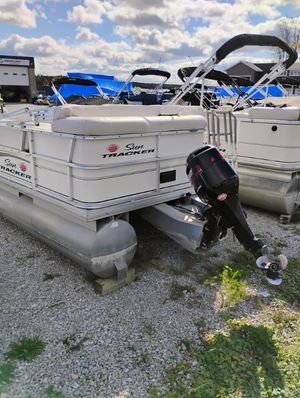 2005 Sun tracker 240 Party Barge