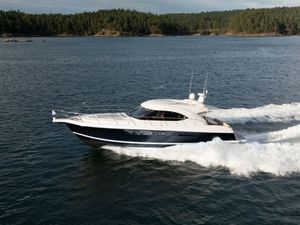Riviera 5000 Sport Yacht 2011