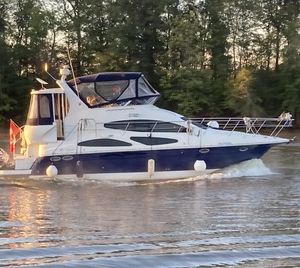 2006 Cruisers Yachts 385 Motor Yacht Diesel